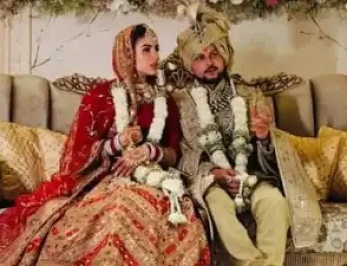 भारतीय स्पिनर कुलदीप यादव ने बचपन की दोस्त वंशिका से रचाई शादी, क्रिकेटर्स की मौजूदगी में लिए सात फेरे, 17 मार्च को लखनऊ में रिसेप्शन