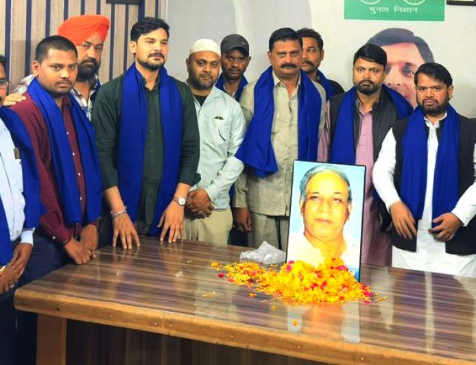 Bajpur : समाजवादी बाबा साहब वाहिनी ने कांशीराम की जयंती को पीडीए दिवस के रूप में मनाया