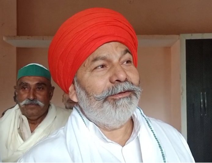 Amroha : संभल सीओ विवाद पर राकेश टिकैत की दो टूक, बोले दूसरे देशों से पहले अपने देश की चिंता करें