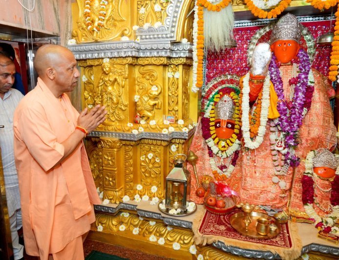 Saharanpur : सीएम योगी ने सहारनपुर में की विकास कार्यों की समीक्षा, मां शाकुंभरी देवी मंदिर में मंत्रोच्चार के साथ की पूजा-अर्चना