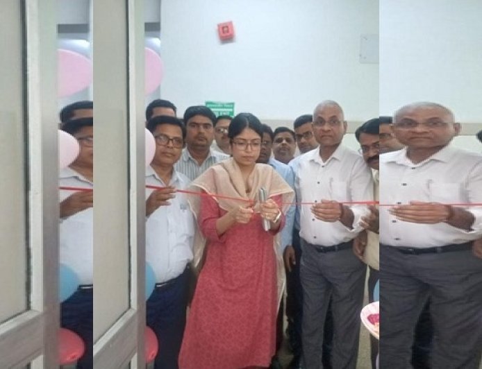 Hardoi: सर्वाइकल कैंसर के खिलाफ जंग: सीडीओ ने किया HPV टीकाकरण का शुभारम्भ, 22 बच्चियों को लगा टीका। 