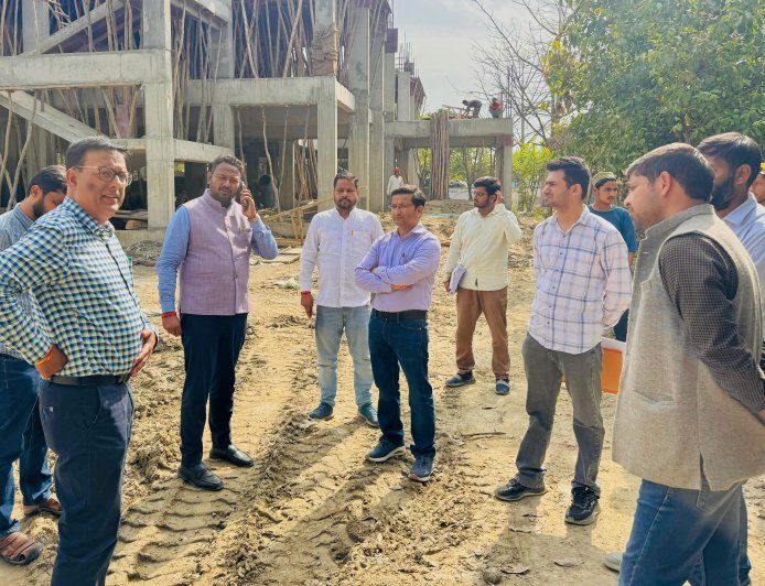 Bajpur : राजेश कुमार और एसडीएम अमृता शर्मा ने बाजपुर महाविद्यालय में 26 करोड़ के शिक्षा प्रोजेक्ट का निरीक्षण किया