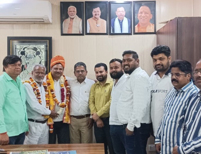 Hathras : हाथरस में भाजपा जिला प्रतिनिधि बने विनीत शर्मा का जोरदार स्वागत
