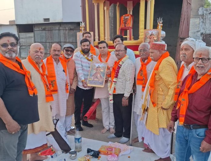 Hathras : नव संवत्सर पर भगवान परशुराम की भव्य शोभायात्रा, रथ पूजन संपन्न