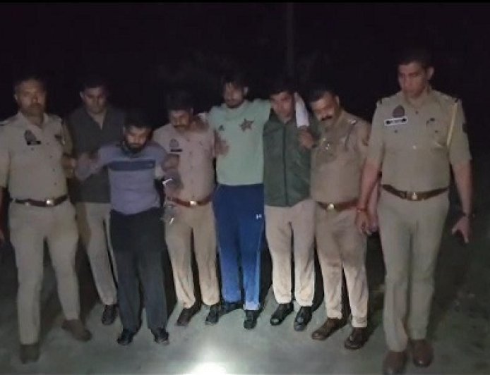 Saharanpur: लूट के आरोपियों से पुलिस की मुठभेड़, दो घायल गिरफ्तार, तमंचे व नकदी बरामद। 