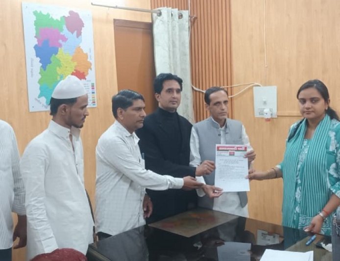 Sambhal: नवरात्र, चांद रात और ईद की तैयारियों को लेकर सपा का ज्ञापन, व्यवस्थाओं को लेकर उठाई अहम मांगें।