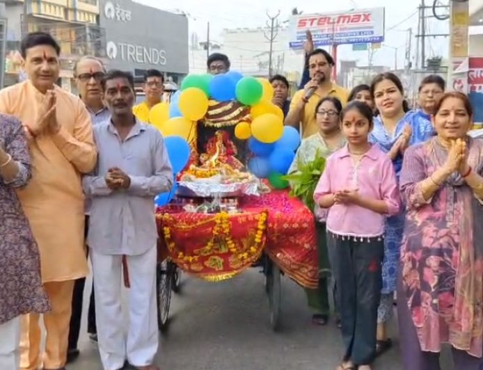 Sambhal: चैत्र नवरात्रि का आगाज़: चामुंडा मंदिर में उमड़ी आस्था, अखंड ज्योत से रोशन माहौल। 