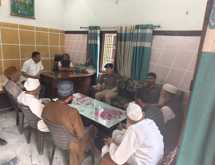 Sultanpur : सुल्तानपुर पट्टी चौकी में अमन कमेटी की बैठक हुई