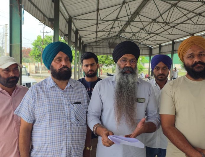 Bajpur : धान की पौध जुताई के मामले में तहसील प्रशासन के खिलाफ हाईकोर्ट में रिट दायर करेंगे विक्की रंधावा