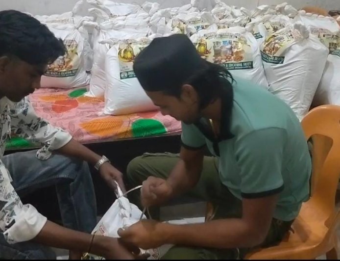 Sambhal : 'अब की ईद सब की ईद' पहल से सम्भल में बंटी खुशियां, जरूरतमंदों को मिली राहत