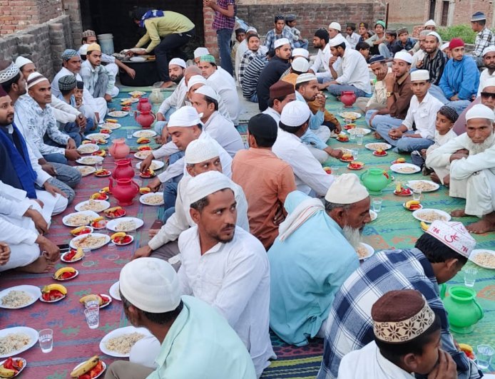 Sambhal : इफ्तार के बहाने भाईचारे का संदेश, जिला पंचायत चुनाव को लेकर ASP ने झोंकी ताकत