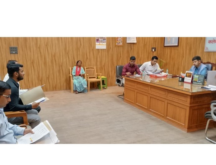 Hardoi : स्टार और भूमि विवादों का निस्तारण निष्पक्ष और गुणवत्ता से कराएं- जिलाधिकारी अनुनय झा