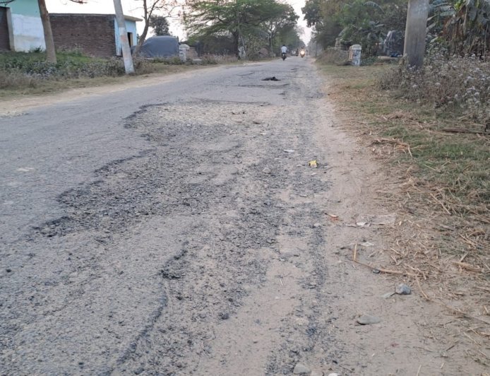 Gonda : गुमडी–धानेपुर–बाबागंज मार्ग को 12.48 करोड़ की मंजूरी, अब जर्जर सड़क संवरेगी