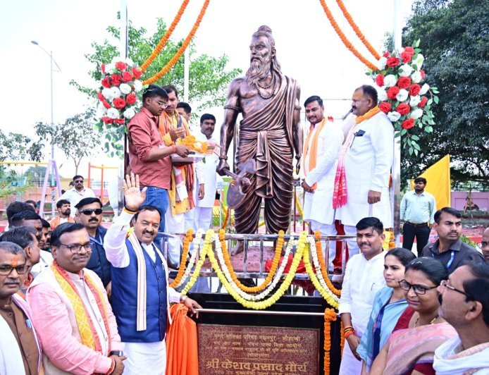 Lucknow : उप मुख्यमंत्री ने शंख चौराहा एवं कलश चौराहा का नामकरण व लोकार्पण किया