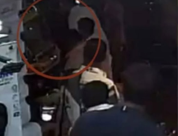 मुंबई के मालाड में ऑटो विवाद ने लिया हिंसक रूप: लड़कियों से बदसलूकी के बाद इलाके में भारी तनाव