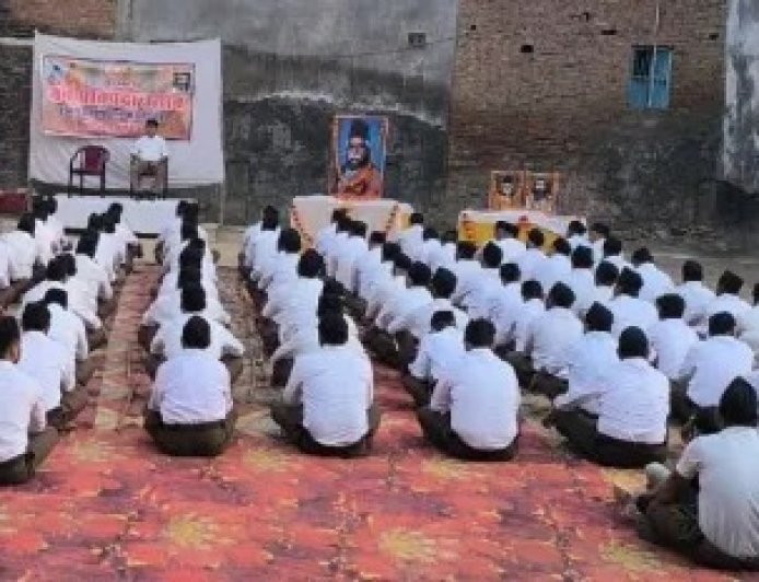 Siddharthnagar : सिद्धार्थनगर में राष्ट्रीय स्वयंसेवक संघ ने वर्ष प्रतिपदा उत्सव मनाया