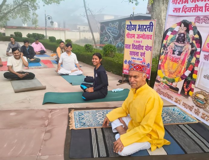 Ayodhya : अयोध्या के सूर्यकुण्ड पर योग के साथ 'श्रीराम पर्व' की धूम, सांस्कृतिक चेतना जगाने की अनूठी पहल