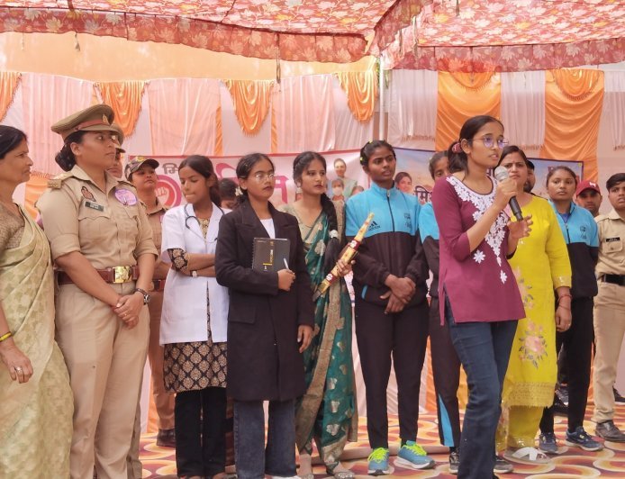 Ayodhya : अयोध्या में सशक्त किशोरी और सशक्त समाज के संदेश के साथ 500 बालिकाओं ने निकाली पदयात्रा