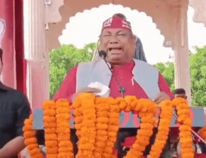 गोरखपुर में छलका कैबिनेट मंत्री संजय निषाद का दर्द: मंच पर संबोधन के दौरान फूट-फूट कर रोए निषाद पार्टी प्रमुख