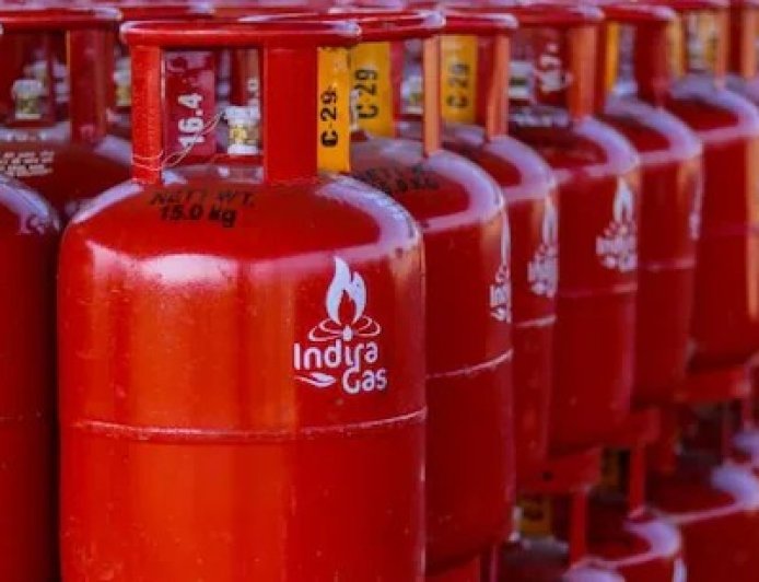 LPG सप्लाई पर युद्ध का साया: घरेलू गैस सिलेंडर में 14.2 किलो के बजाय मिल सकती है केवल 10 किलो गैस