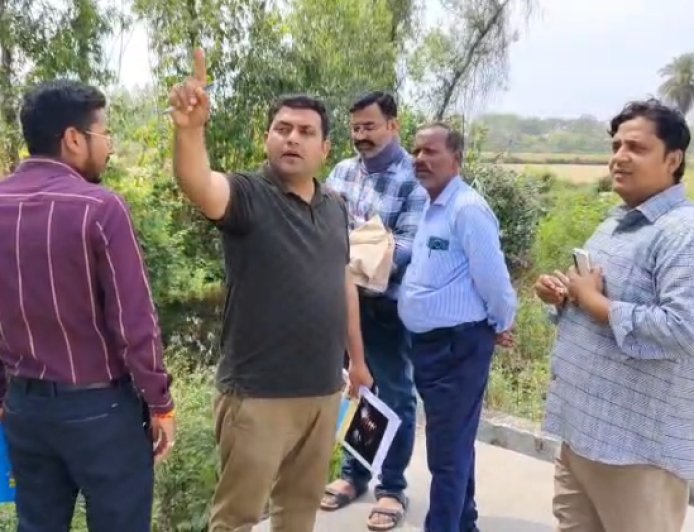 Sambhal : सम्भल में जमीन कब्जे का बड़ा खेल बेनकाब! सपा विधायक के बेटे पर मॉल और प्लॉटिंग के आरोप, प्रशासन की जांच तेज