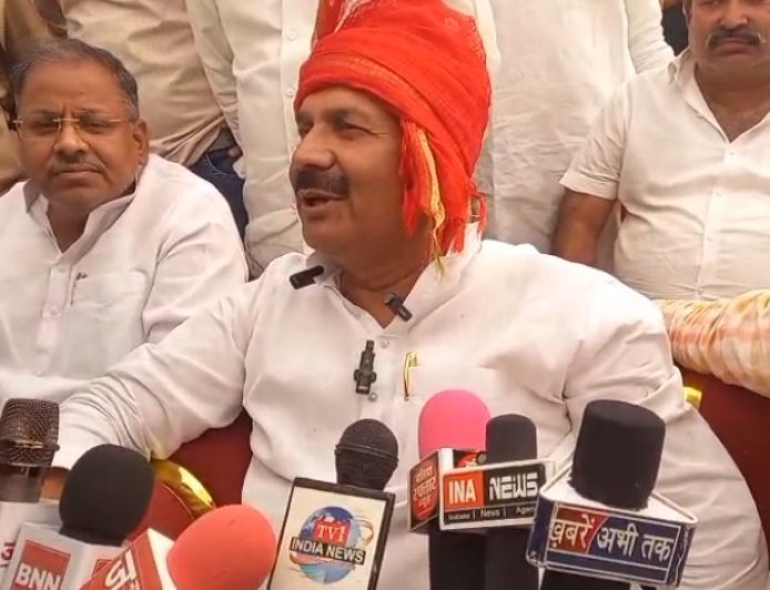 Ballia: सर्व समाज सर्व धर्म के लोग मिलकर जैसे अंग्रेजों को भगाया था,वैसे ही देश की तरक्की के लिए भाजपा को भगाएंगे- संग्राम सिंह यादव 