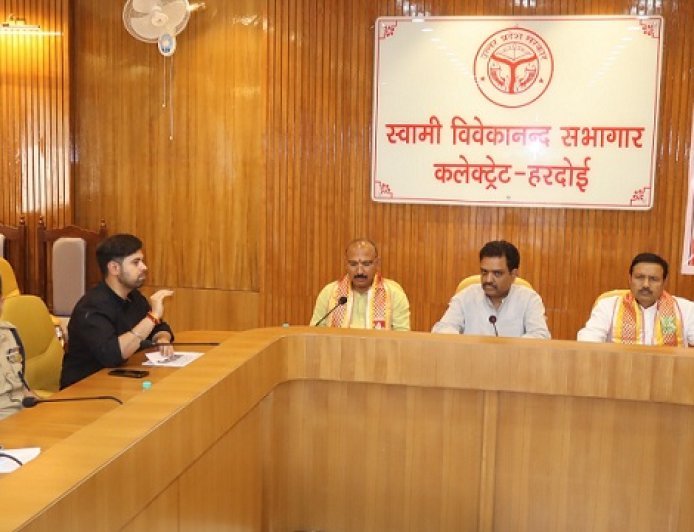 Hardoi: नव निर्माण के 9 वर्ष- प्रभारी मंत्री असीम अरुण ने गिनाईं उपलब्धियां, ‘सुगम उत्तराधिकार पोर्टल’ का किया शुभारम्भ। 