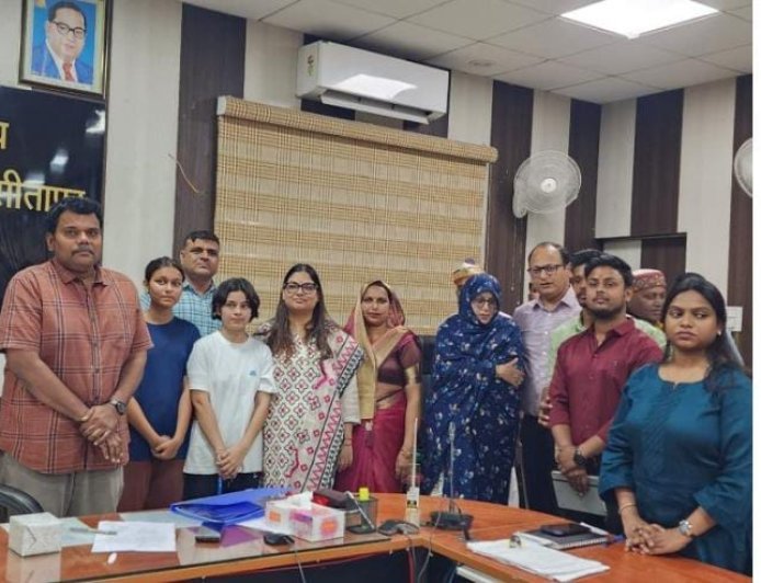 Sitapur : स्टेट बैडमिंटन में सीतापुर का जलवा, स्वर्ण और रजत पदक विजेताओं को जिलाधिकारी ने किया सम्मानित