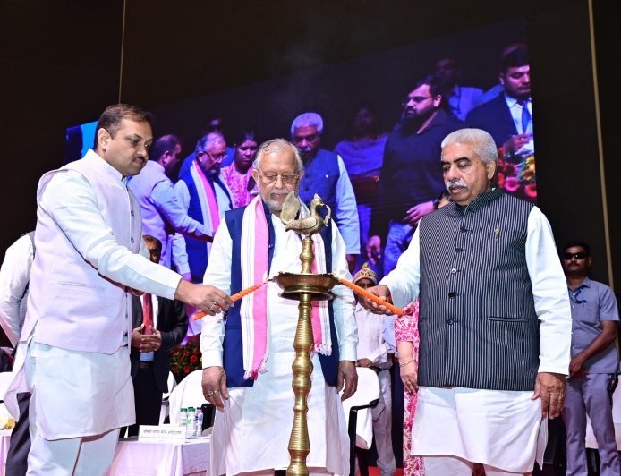 Lucknow : योगी सरकार के 9 वर्ष पूर्ण होने पर वृहद ऋण शिविर का आयोजन, 112 लाभार्थियों को 370 करोड़ रुपये के ऋण वितरित