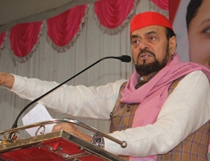 UCC पर अबू आज़मी का कड़ा प्रहार: कहा- 'धर्म एक स्वतंत्र संविधान है, इसमें दखलंदाजी बर्दाश्त नहीं'।