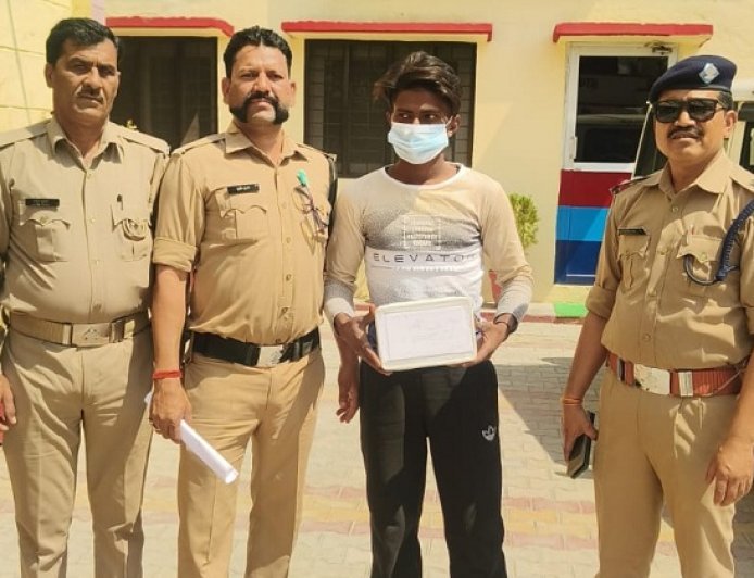 Bajpur: पुलिस ने अवैध तमंचा के साथ युवक को  किया गिरफ्तार। 