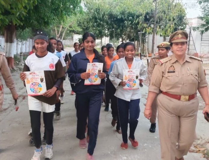 Hardoi : मिशन शक्ति 5.0 के तहत महिला सशक्तिकरण के लिए दौड़ का आयोजन, बालिकाओं को सुरक्षा के प्रति किया जागरूक