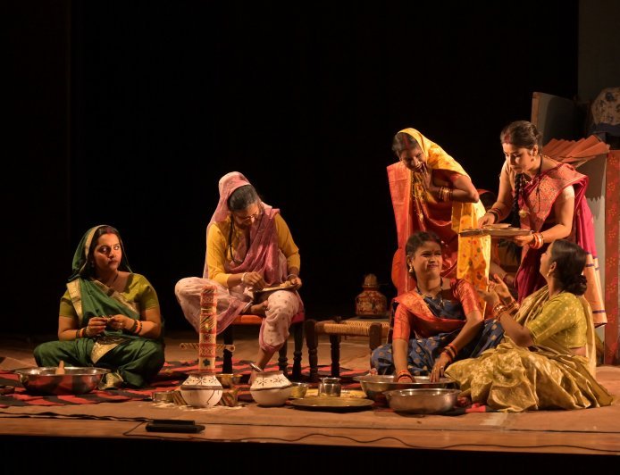 Prayagraj : सांवले रंग और आत्मसम्मान के संघर्ष की कहानी ‘गुड़िया की शादी’ ने दर्शकों को किया भावविभोर