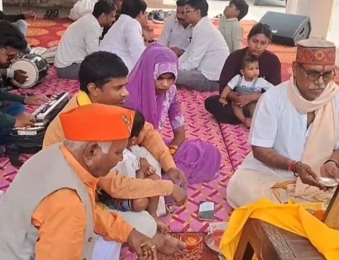 Ambedkarnagar : जलालपुर में श्रद्धा के साथ मनाया गया भगवान राम का जन्मोत्सव, भक्ति भजनों से गूंजा रामलीला मैदान