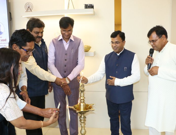 Lucknow : अवधी भाषा के संरक्षण और संवर्धन के लिए एसआर इंजीनियरिंग कॉलेज में राष्ट्रीय संगोष्ठी का आयोजन