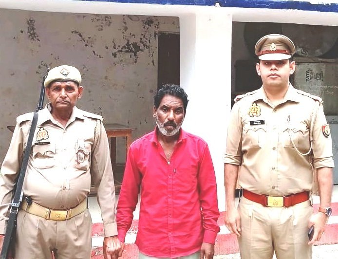 Hardoi : पुलिस ने अवैध तमंचा और कारतूस बरामद कर एक व्यक्ति को किया गिरफ्तार