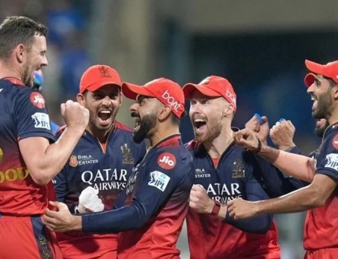 आईपीएल 2026 का भव्य आगाज: चिन्नास्वामी के मैदान पर बेंगलुरु और हैदराबाद के बीच होगी कांटे की टक्कर।