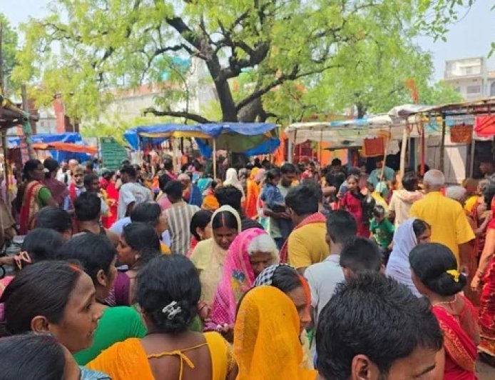 नालंदा में आस्था के बीच पसरा सन्नाटा: मां शीतला मंदिर में भगदड़ से 8 श्रद्धालुओं की मौत, चैत्र के अंतिम मंगलवार को हुआ भीषण हादसा।