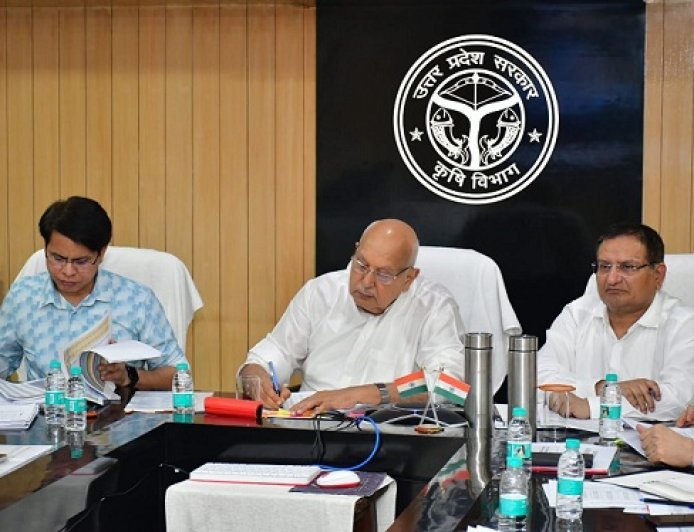 Lucknow: कृषि मंत्री ने बीजों और उर्वरकों की उपलब्धता में न हो कोई कमी, रबी 2025-26 के लक्ष्यों को समय से पूरा करने के अधिकारियों को दिए निर्देश। 