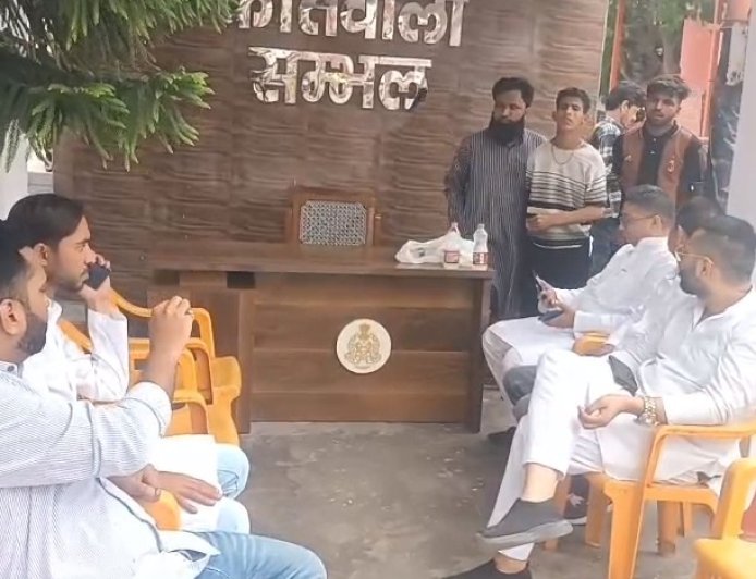 Sambhal: जिलाध्यक्ष से बदसलूकी, CM को दी गालियां - अज्ञात युवक पर मारपीट और धमकी का आरोप। 