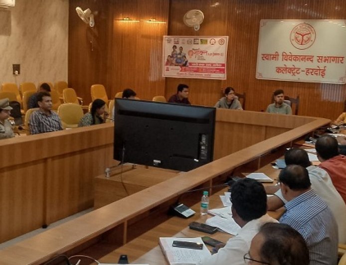 Hardoi: मिशन शक्ति के तहत सभी विभागों में महिला हेल्प डेस्क की स्थापना की जाये- अनुनय झा