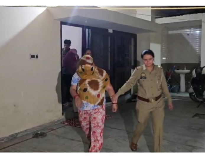 Moradabad : पॉश कॉलोनी बुद्धि विहार में सेक्स रैकेट का भंडाफोड़, पुलिस ने कई युवक-युवतियों को पकड़ा