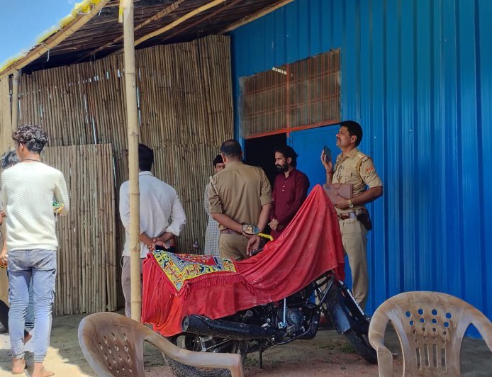 Barabanki : खाटू श्याम मंदिर में शातिर चोरों ने ताला तोड़कर की लाखों की चोरी