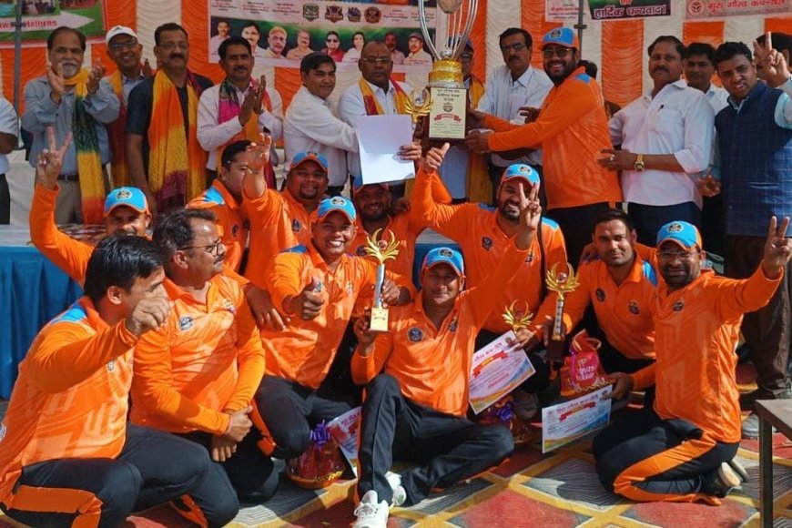 Hathras : हाथरस एलाइट ने गुरु गौरव कप 2026 का खिताब जीता, फाइनल में अलीगढ़ स्कॉलर्स को हराया