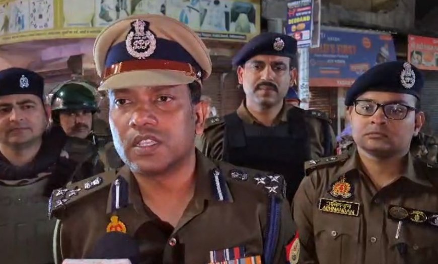 Deoband: होली पर्व को लेकर देवबंद में पुलिस का फ्लैग मार्च, शांति व सौहार्द बनाए रखने की अपील। 