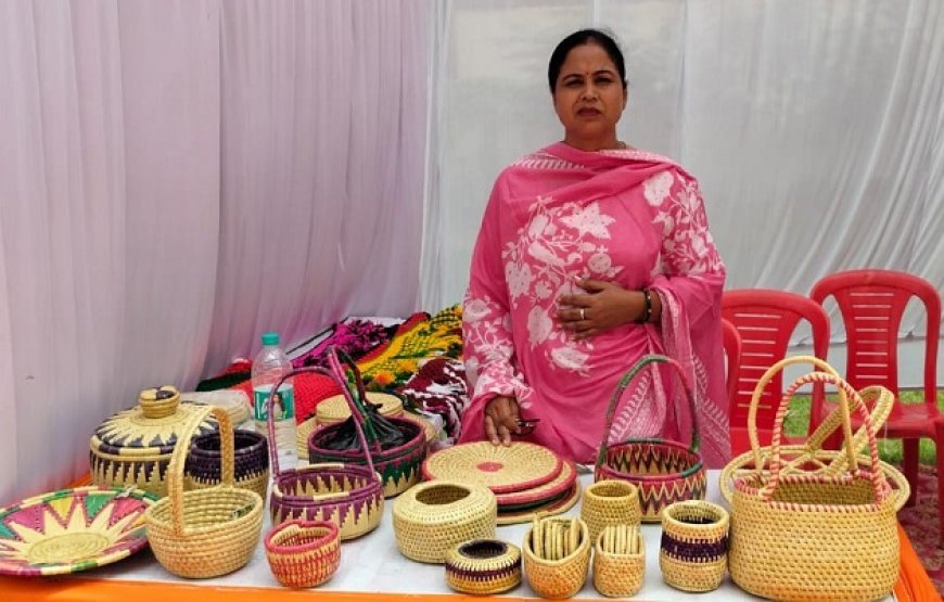 Lucknow: परंपरा से प्रगति तक- मूंज शिल्प ने बदली रजनी बाला की दुनिया, सुल्तानपुर की बेटी ने हस्तशिल्प से गढ़ी अपनी पहचान। 