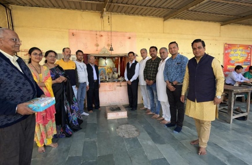 Hathras : वृद्धाश्रम में होली मिलन एवं निःशुल्क स्वास्थ्य शिविर का आयोजन। 