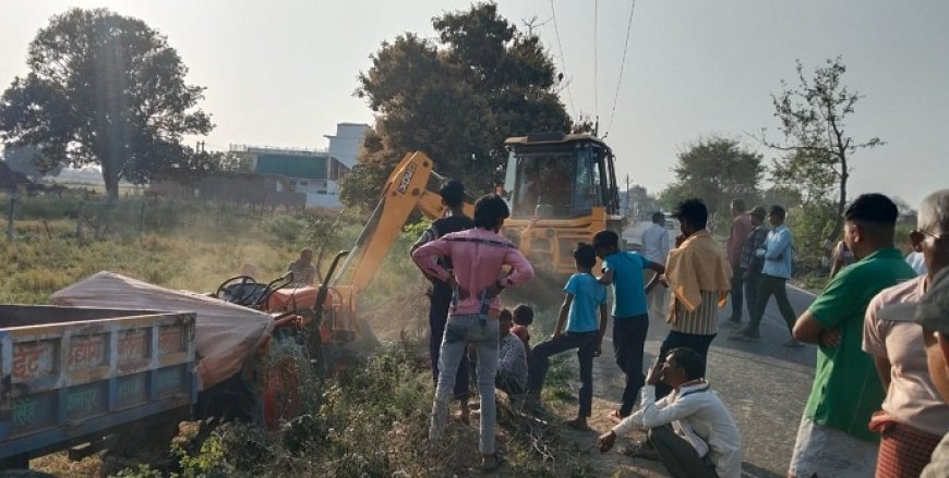 Jaunpur: बरसठी में दो स्थानों पर ट्रैक्टर की टक्कर, दो युवक घायल; एक की हालत नाजुक। 