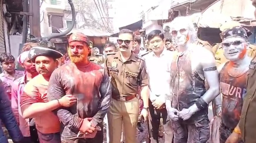 Sambhal: कल्कि नगरी सम्भल में होली की धूम: कहीं अनूठी परंपरा तो कहीं भक्ति के साथ उड़ा गुलाल।