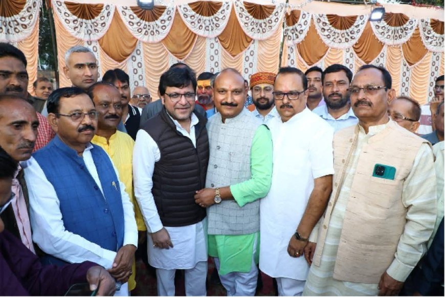 Hardoi: महाराज सिंह पार्क में सजी होली मिलन की महफिल, मंत्री नितिन अग्रवाल ने दिया भाईचारे का संदेश।